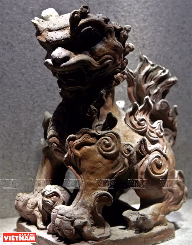 Un león de cerámica, siglo XVIII – XIX. Es el protector de las antiguas construcciones. (Fuente: VNA)