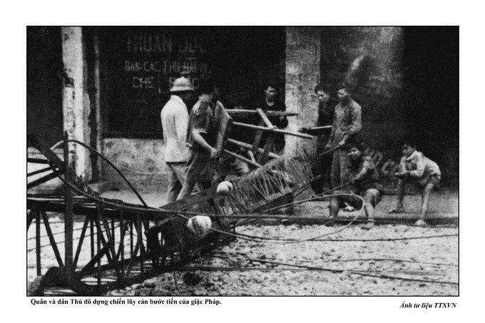 El pueblo hanoyense construía barreras (Foto de archivo)