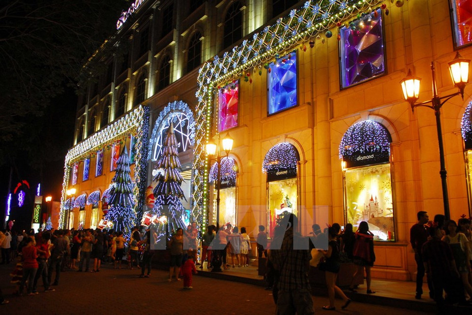 El Centro Comercial Diamond Plaza en Ciudad Ho Chi Minh atrae gran interés del público (Fuente: VNA)