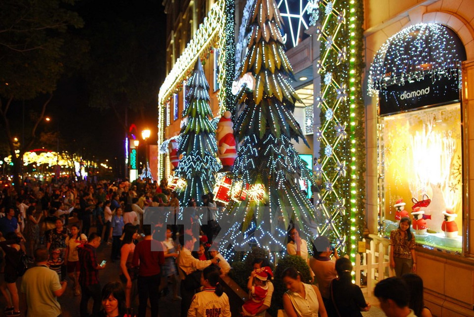 La gran multitud en Diamond Plaza (Fuente: VNA)