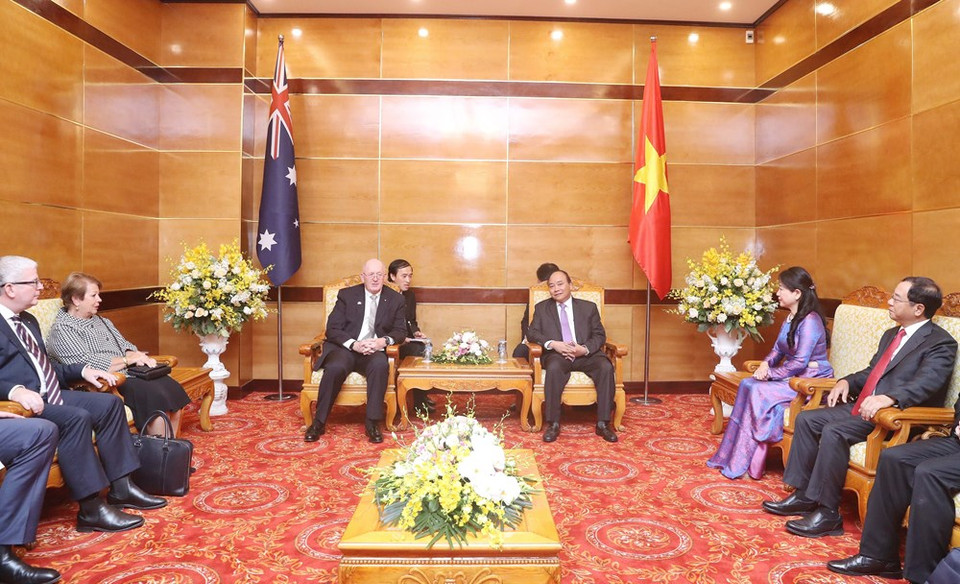El primer ministro de Vietnam, Nguyen Xuan Phuc, (D) y el gobernador general de Australia, Peter Cosgrove, sostuvieron una reunión (Fuente: VNA)