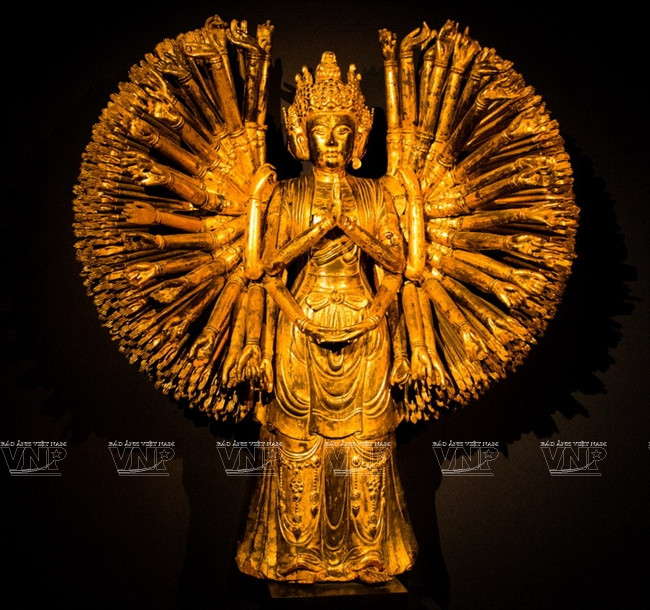 Estatua de Avalokiteshvara de mil brazos, datada del siglo XVIII (Fuente: VNA)