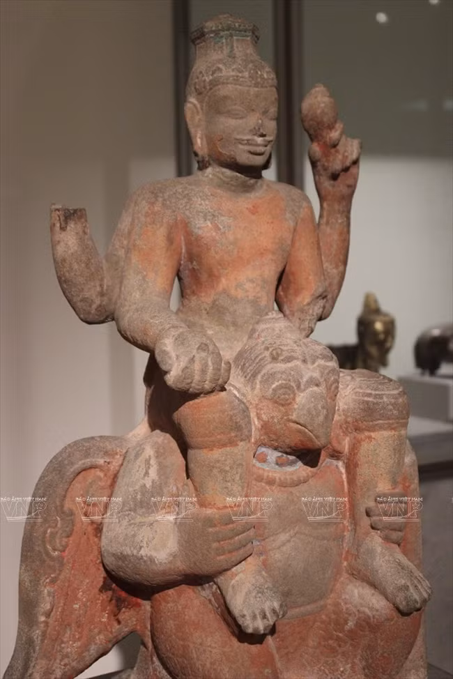 Una antigua estatua (Fuente: VNA)
