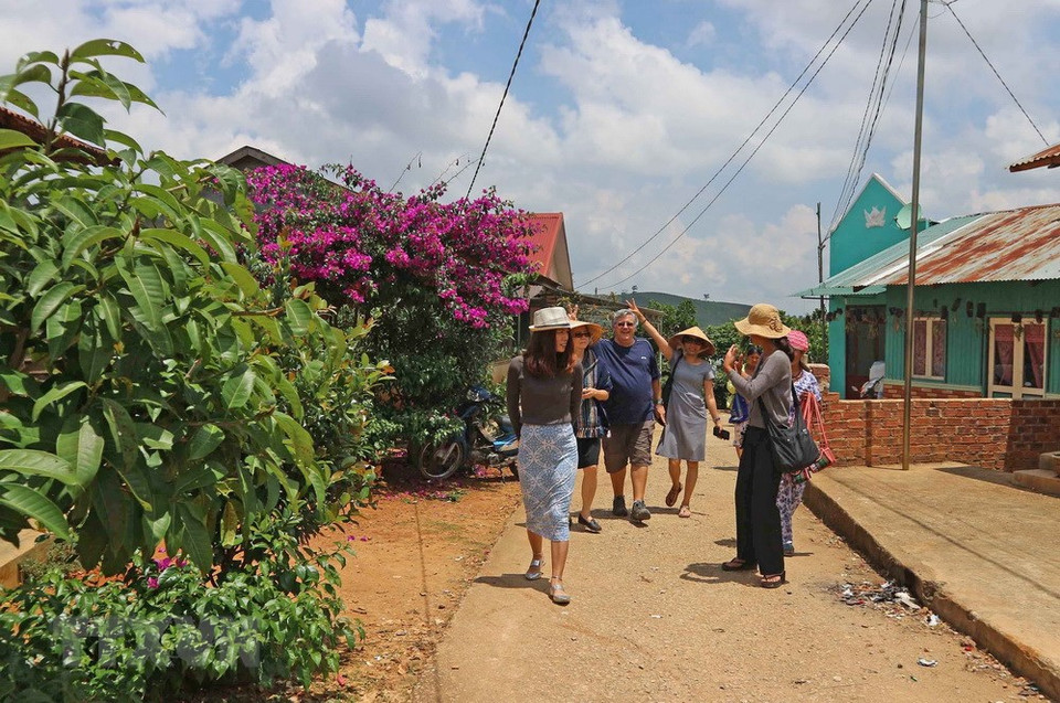Los turistas eligen esta aldea para disfrutar de la belleza de la naturaleza (Fuente: VNA) 
