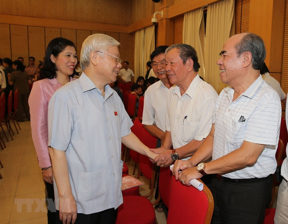 El secretario general del Partido Comunista de Vietnam, Nguyen Phu Trong, sostuvo contactos con electores en Hanoi (Fuente: VNA)