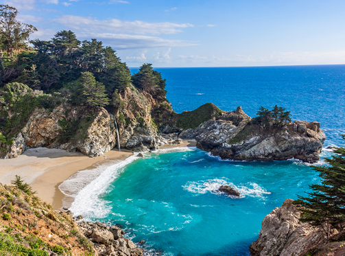 El parque nacional Julia Pfeiffer Burns en California, Estados Unidos (Fuente: PureWow)