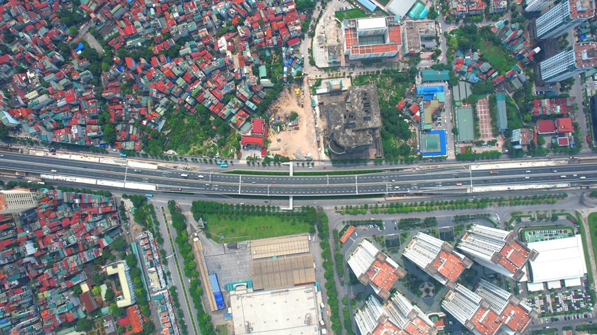 Después de un tiempo en funcionamiento, el Ministerio de Transporte exigió construir seis rampas de entrada y salida en las intersecciones de Hoang Quoc Viet, Co Nhue, Nam Thang Long (Fuente: VNA)
