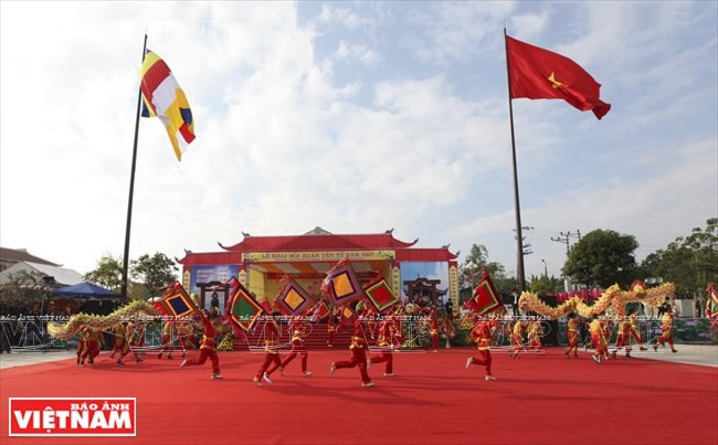 La ceremonia de inauguración del Yen Tu festival 2017 en la pagoda Trinh en la ciudad de Uong Bi, en Quang Ninh. (Fuente: VNA)