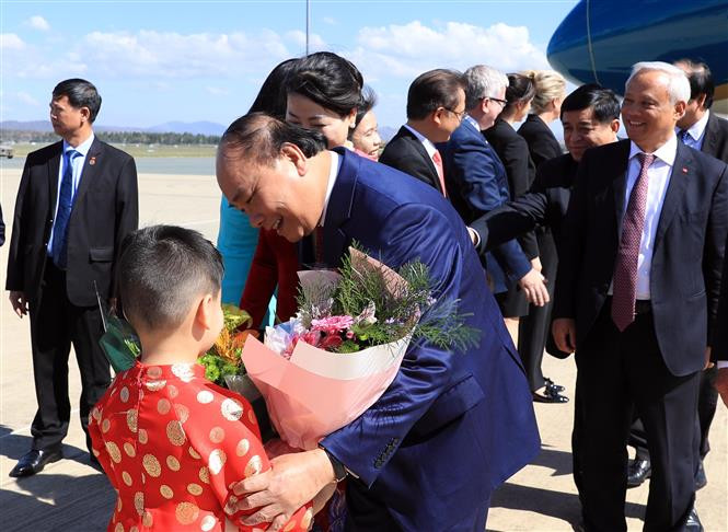 El primer ministro de Vietnam fue recibido en el aeropuerto (Fuente: VNA)