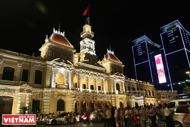 La sede del Comité Popular de Ciudad Ho Chi Minh ha sido mantenido como la base de nueva planificación urbana.