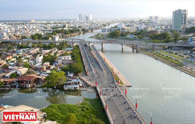 Un complejo sistema de transportes conecta el distrito 1 con el 4.