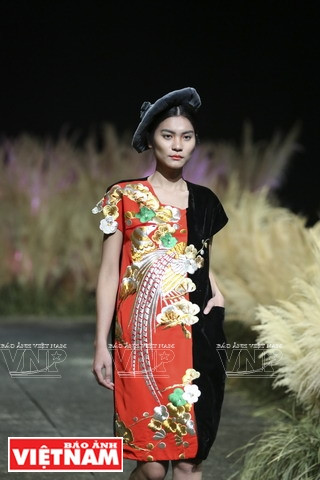 Hakata Ori de Japón es el material principal para los diseños de Minh Hanh (Fuente: Revista Vietnam)