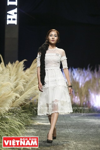 La pasarela decorada con la caña brava crea un ambiente del campo vietnamita (Fuente: Revista Vietnam)