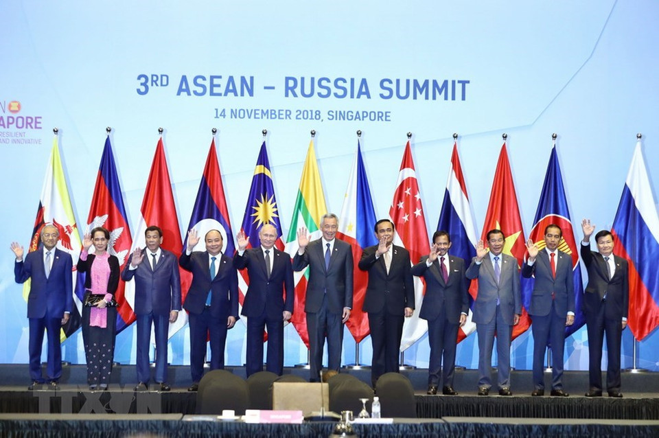 El primer ministro Nguyen Xuan Phuc (cuarto, a la izquierda), otros líderes de la ASEAN y el presidente ruso Vladimir Putin (quinto, a la izquierda) en la tercera Cumbre ASEAN-Rusia (Fuente: VNA)