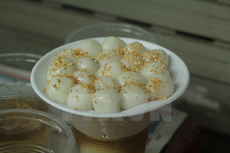 Un plato de Banh troi con relleno de piedra de azúcar (Fuente: VNA) 