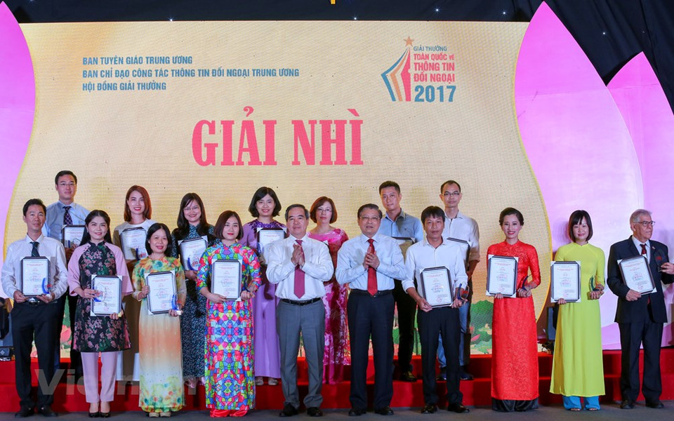 Los ganadores del segundo premio (Fuente: VNA)