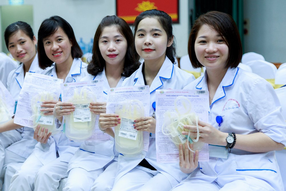 Bajo el lema “Donar la sangre – Salvar vidas”, el evento fue organizado por el Instituto Nacional de Hematología y Transfusión de Sangre en 17 puntos en Hanoi