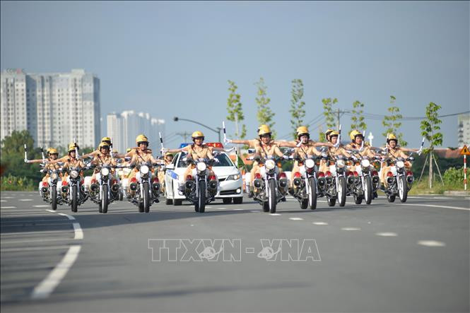 Las policías femeninas de tránsito (Fuente: VNA) 