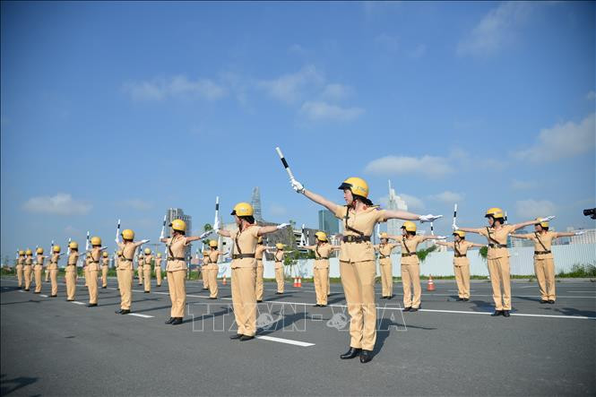 Las policías femeninas de tránsito (Fuente: VNA) 