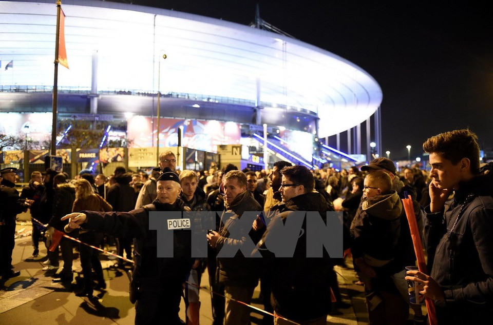 Policías bloquean el Estadio de Francia (Fuente: AFP/VNA)