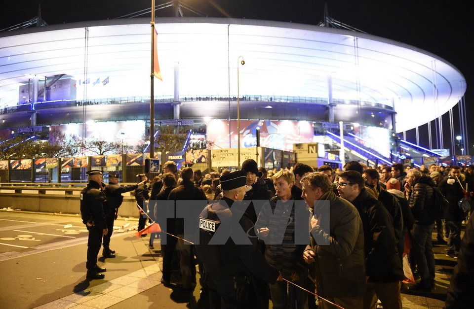 Policías bloquean el Estadio de Francia (Fuente: AFP/VNA)