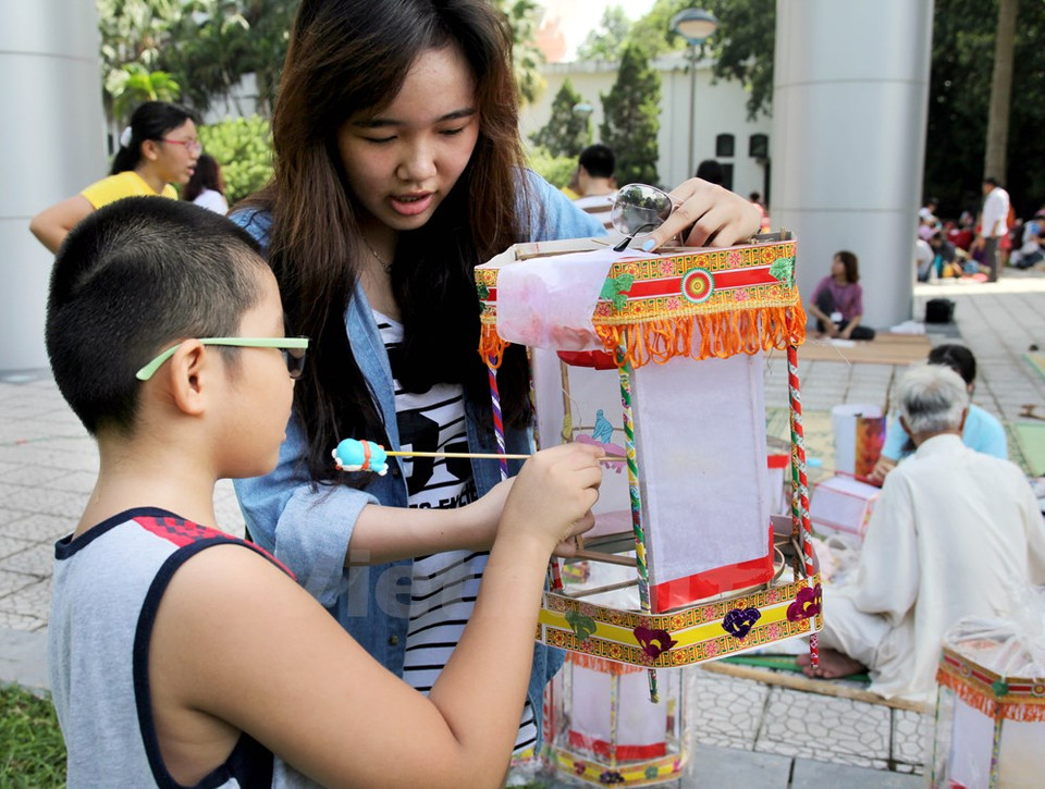 Los juguetes tradicionales mantienen su atracción a los infantes. (Fuente: VNA)