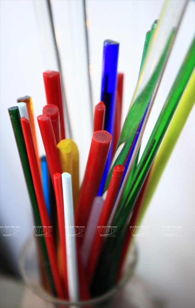 Cristales de colores son importados del extranjero y tienen alta resistencia (Fuente: Revista Vietnam)