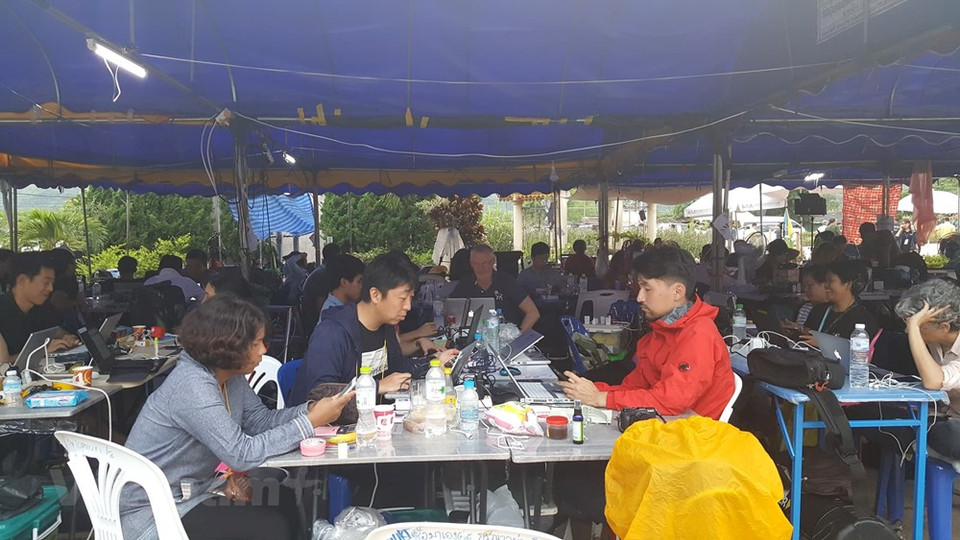 Periodistas cubren la operación de rescate (Fuente: VNA)