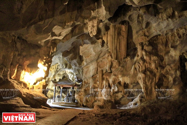 Dentro de la Cueva Oscura (Fuente: VNA)