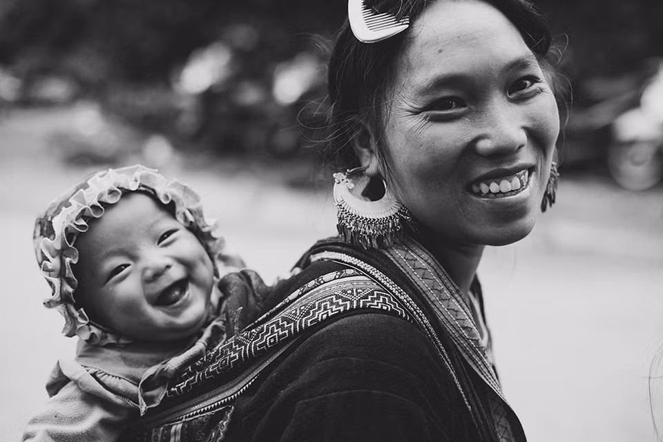 Mujer y bebé en Sapa, provincia norteña de Lao Cai (Foto: Sarahannehardy/Picfair)