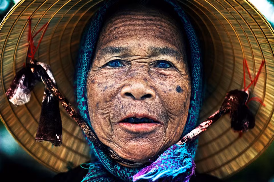 Anciana en Hoi An, provincia central de Quang Nam (Foto: Iselin Shaw Of-Tordarroch/Picfair)
