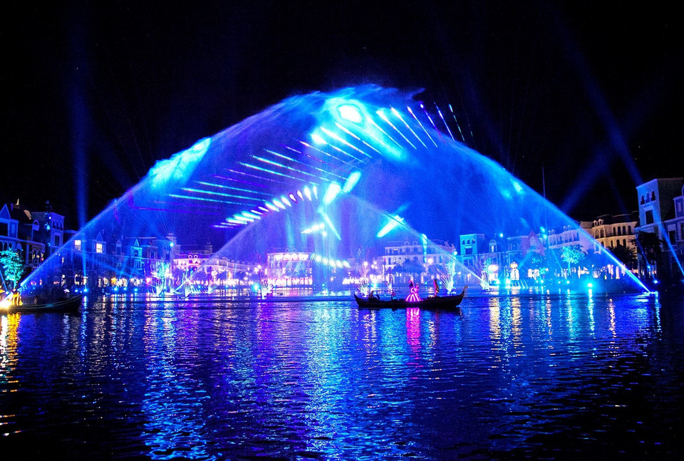 El programa artístico "Colores de Venecia" se presenta cada noche en el distrito isleño de Phu Quoc (Fuente: VNA)