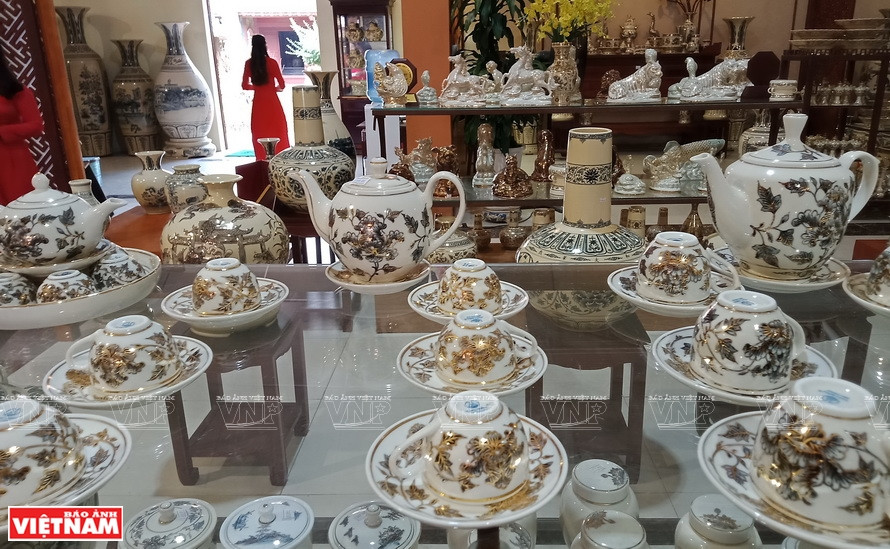 Las teteras cerámicas de Chu Dau no solo son hermosas en forma sino también poseen el diseño y color de esmalte atractivo (Fuente: VNA)