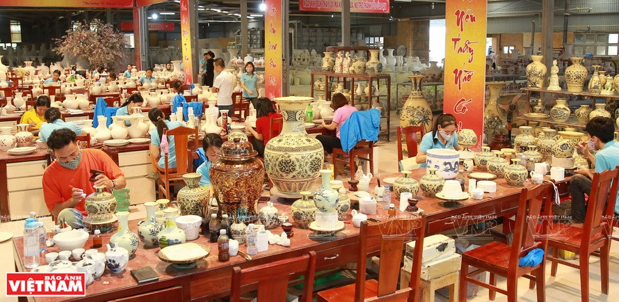 La sociedad anónima de cerámica de Chu Dau ha restaurado y desarrollado la línea de cerámica antigua de Vietnam que data del siglo XII (Fuente: VNA)