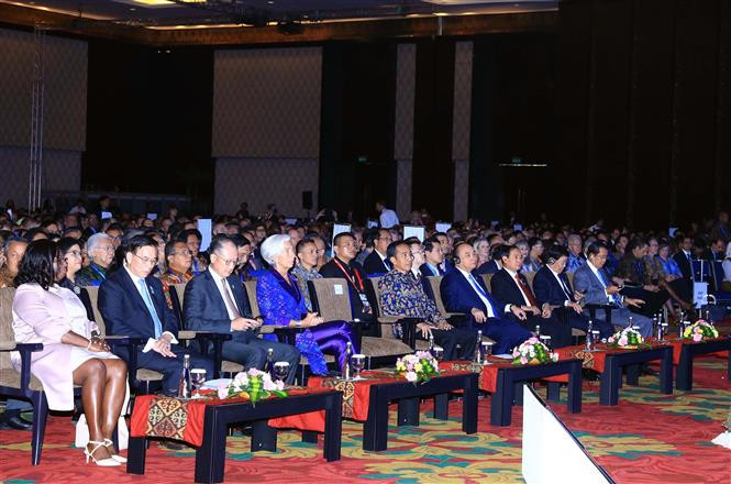 El primer ministro de Vietnam, Nguyen Xuan Phuc, y otros dirigentes en la sesión inaugural de la Conferencia anual del Banco Mundial y el Fondo Monetario Internacional (Fuente: VNA)