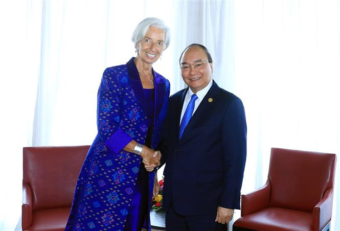 Al margen de la Conferencia anual del Banco Mundial y el Fondo Monetario Internacional, el premier de Vietnam, Nguyen Xuan Phuc, se reúne con la directora general del FMI, Christine Lagarde (Fuente: VNA)