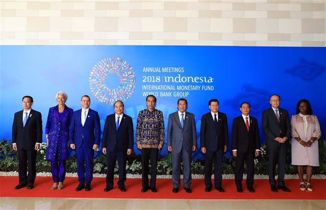 El primer ministro de Vietnam, Nguyen Xuan Phuc, y otros dirigentes en la sesión inaugural de la Conferencia anual del Banco Mundial y el Fondo Monetario Internacional (Fuente: VNA)