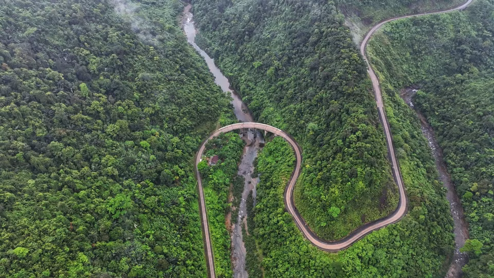 Carretera Ho Chi Minh a través de la Reserva natural Dong Chau - Khe Nuoc Trong (Foto: VNA)
