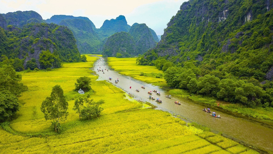 Turistas visitan el complejo turístico de Tam Coc-Bich Dong (Fuente: VNA)