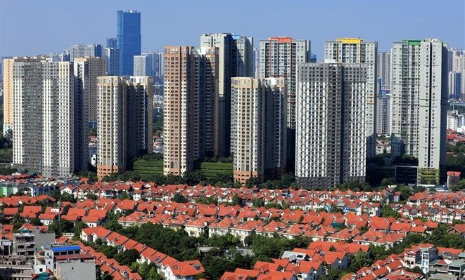 Edificios de apartamentos se construyen en áreas con gran reserva de tierra. (Fuente: VNA)