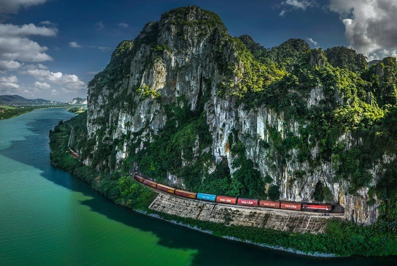 La obra “Tren que pasa por el túnel de Le Son” de Tran Bao Hoa gân el premio de consolación.