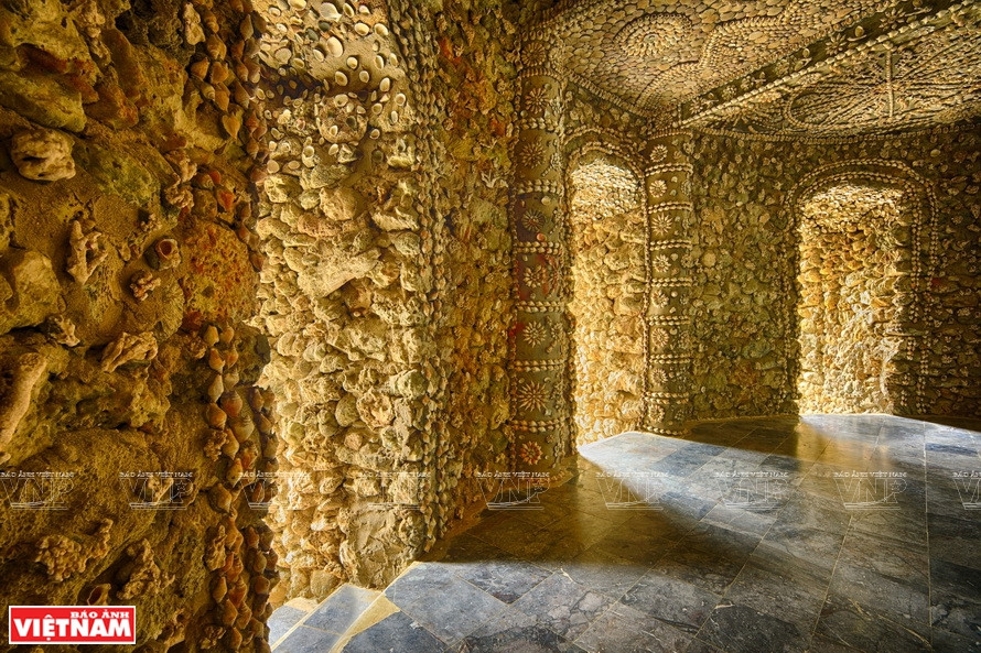 Los bloques de coral están colocados en la torre de Bao Tich (Fuente: VNA)