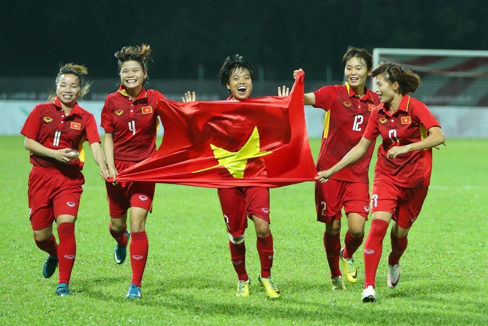 Las jugadoras de la selección vietnamita femenina de fútbol ganaron la medalla de oro en los XXIX Juegos del Sudeste Asiático (SEA Games 29) en Malasia después de superar a su similar de Tailandia en la final (Fuente:VNA)