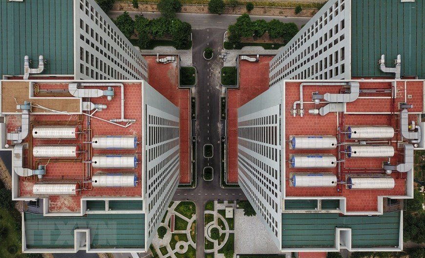 El proyecto de viviendas comerciales para el reasentamiento en el área X2 Dai Kim, en el distrito de Hoang Mai, fue requisado para funcionar como área de cuarentena y hospital de campaña (Fuente: VNA)