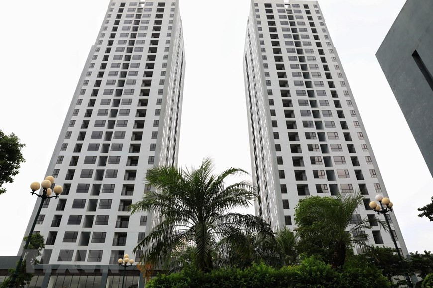 El proyecto de viviendas comerciales para el reasentamiento en el área X2 Dai Kim, en el distrito de Hoang Mai, tiene suficientes condiciones para establecer zonas de cuarentena y hospital de campaña (Fuente: VNA)