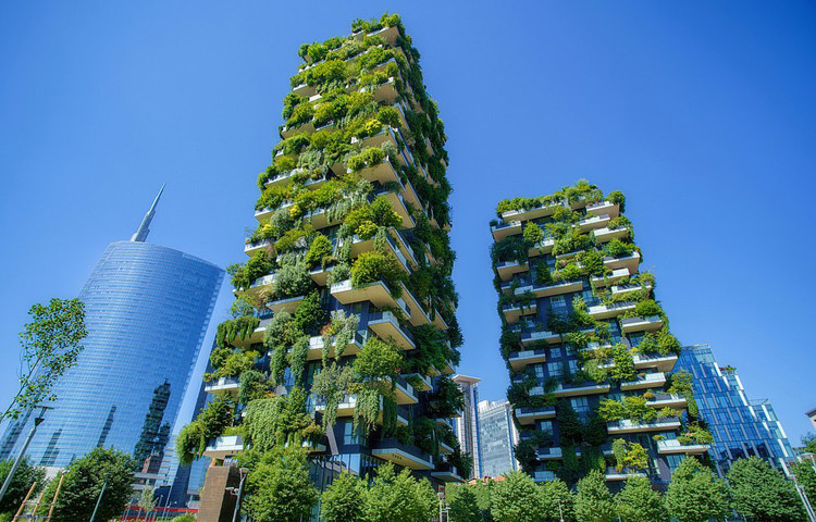 Completado hace siete años, el Apartamento de Bosco Verticale en Italia consta de dos torres residenciales, y alberga más de 900 árboles (Fuente: Getty Images)