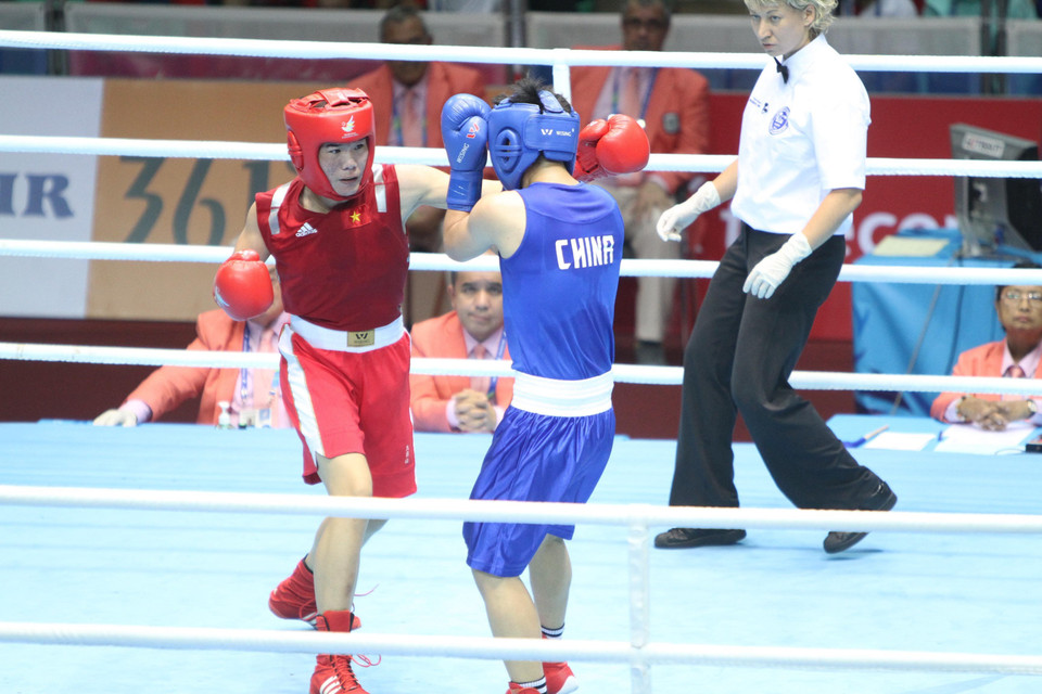 La deportista Luu Thi Duyen (indumentaria roja) trajo por primera vez una medalla al boxeo vietnamita en los Juegos Olímpicos y los Juegos Asiáticos (ASIAD 17) en 2014 en Corea del Sur (Fuente: VNA)