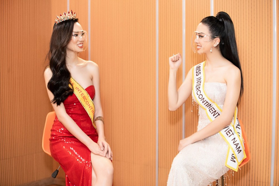 Miss Intercontinental es un título de belleza femenina. También se conoce así al certamen que lo confiere y que se celebra anualmente, juzgando la belleza integral, la elegancia, la personalidad, el porte, la pose, la comunicación y la seguridad de candidatas provenientes de diferentes países (independientes o autónomos). Cada concursante representa únicamente a su país de origen y la ganadora del título lo lleva por un periodo de alrededor de un año, añadiendo a él, el año en que lo ganó. Miss Intercontinental 2019 y actual reina del certamen, es Fanni Mikó, de Hungría. Tran Hoang Ai Nhi figura entre la representante de Vietnam para este concurso. (Fuente:Vietnamplus) 