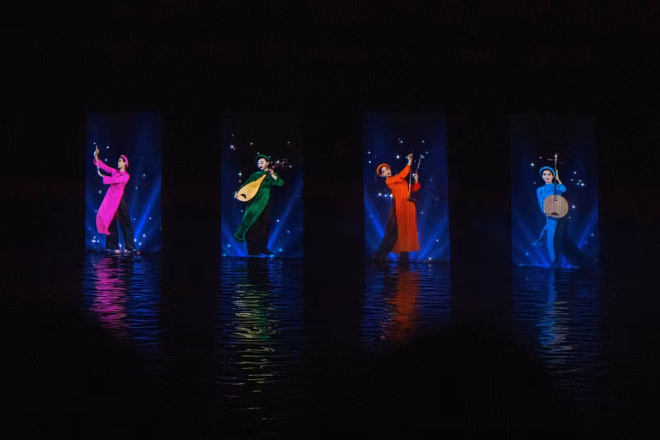 La combinación de técnicas de iluminación y música brinda una experiencia inolvidable al público. (Fuente:VNA)
