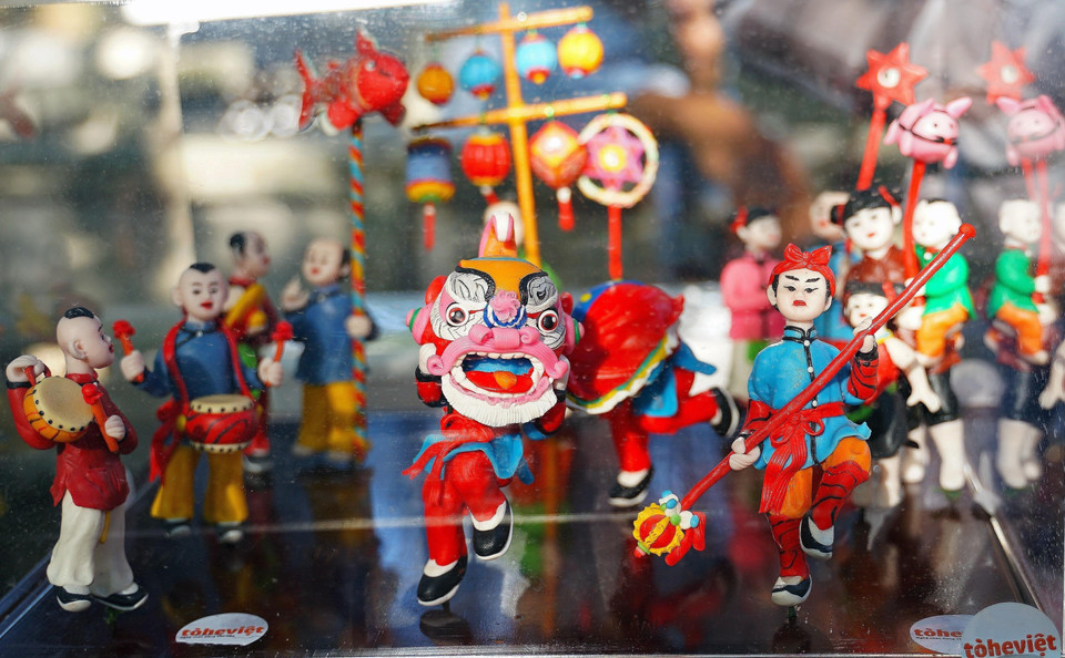 El juego para el Festival del Medio Otoño del artesano Dang Van Hau se basa en las técnicas de elaboración de To he de Dong Xuan, Pho Khach y Phu Xuyen, localidades de Hanoi. (Fuente: VNA)